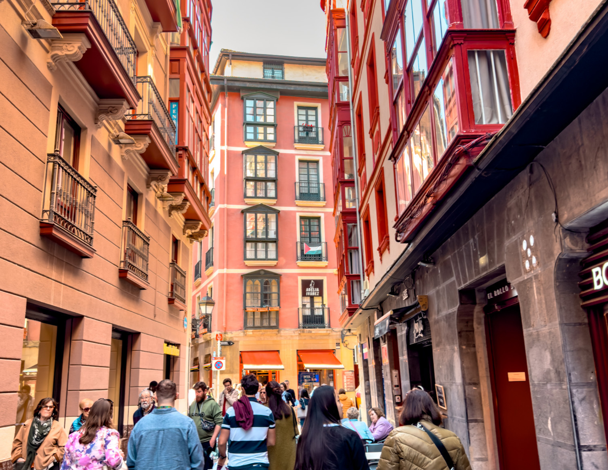 Bilbao Travel Guide (4).png